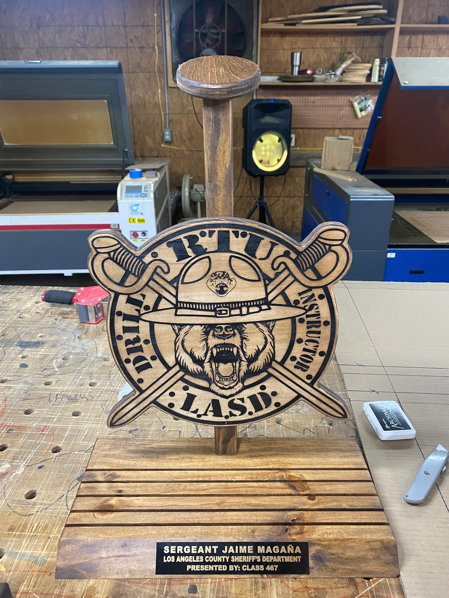 CUSTOM IMAGE / LOGO HAT & CHALLENGE COIN STAND