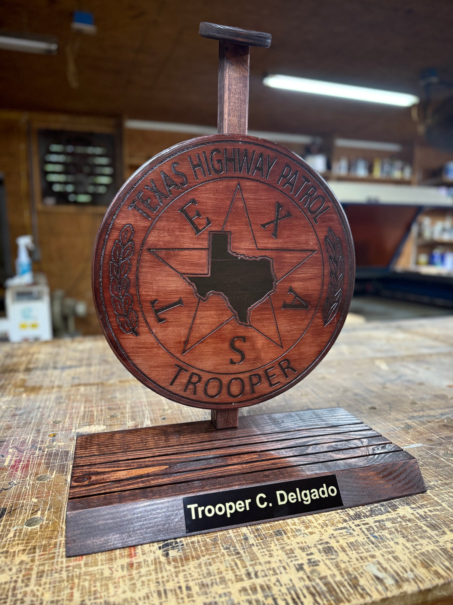 CUSTOM IMAGE / LOGO HAT & CHALLENGE COIN STAND